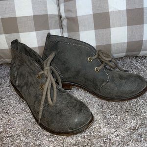 Dirty Laundry lace booties. Women US size 8.